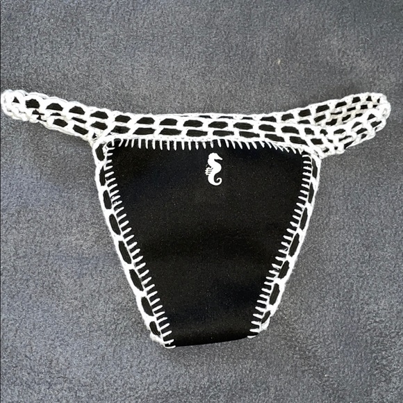 Bathing suit bottoms - Picture 2 of 3